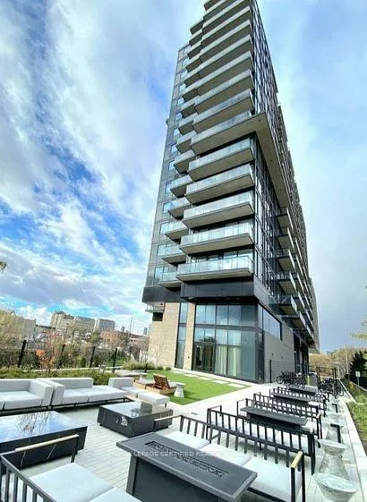 86, Dundas, Cooksville, Mississauga