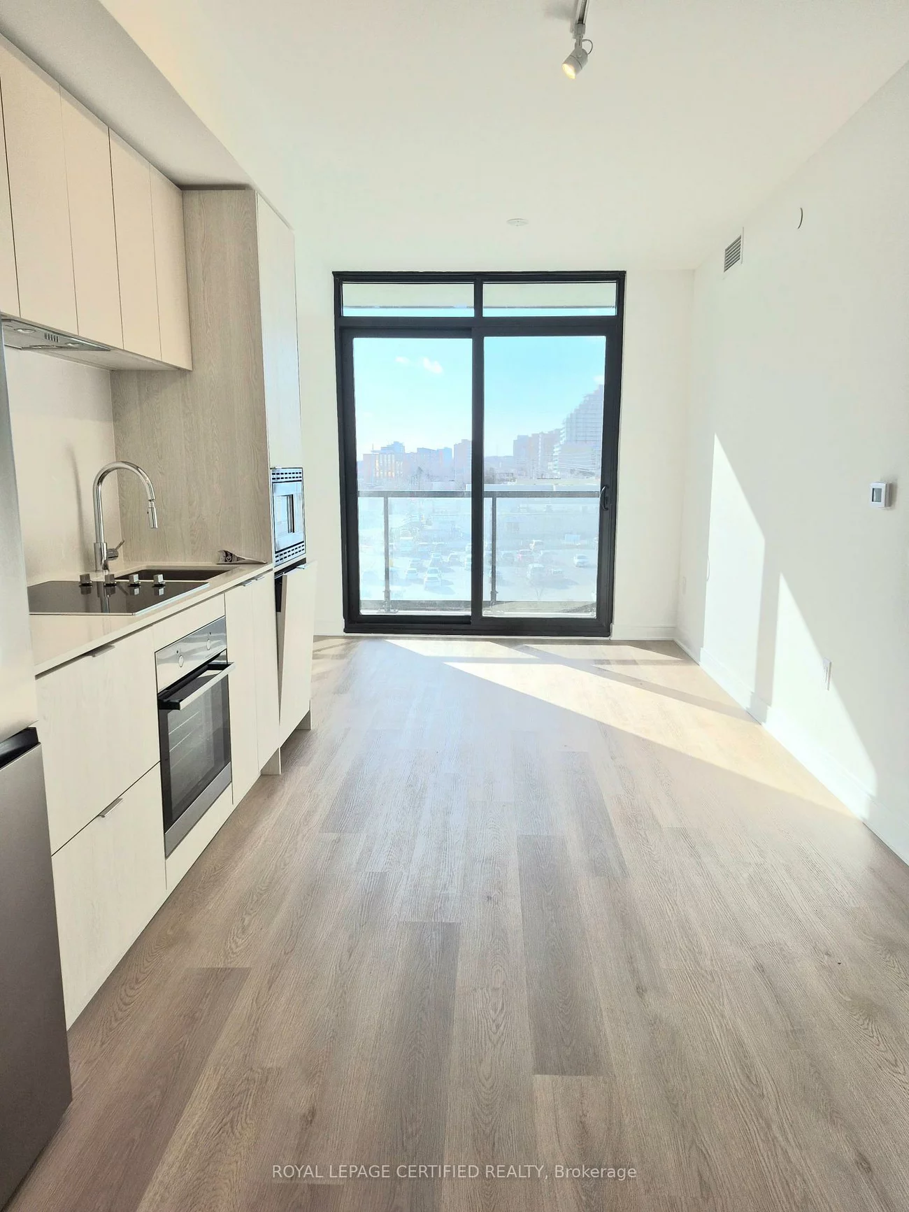 86, Dundas, Cooksville, Mississauga