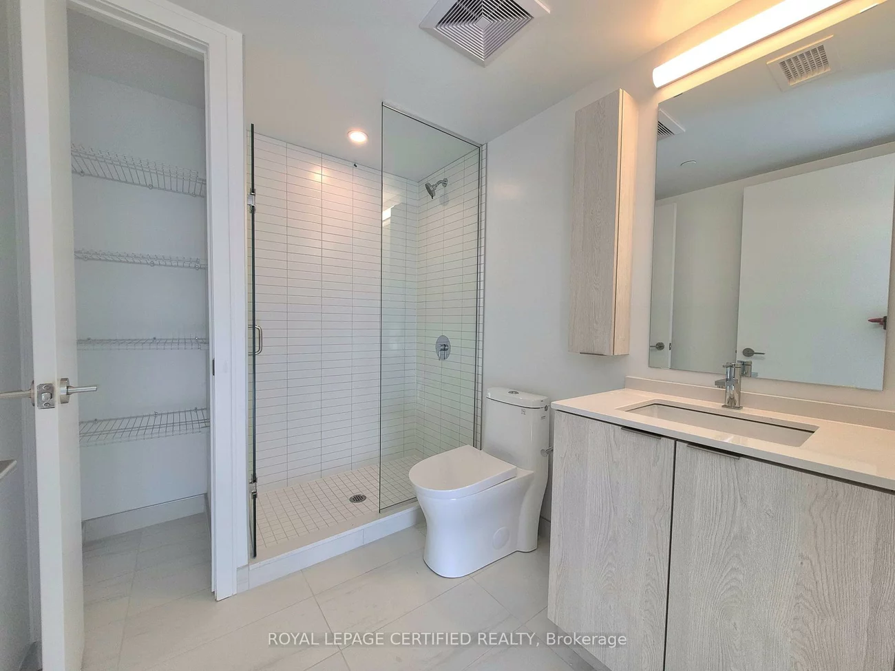 86, Dundas, Cooksville, Mississauga