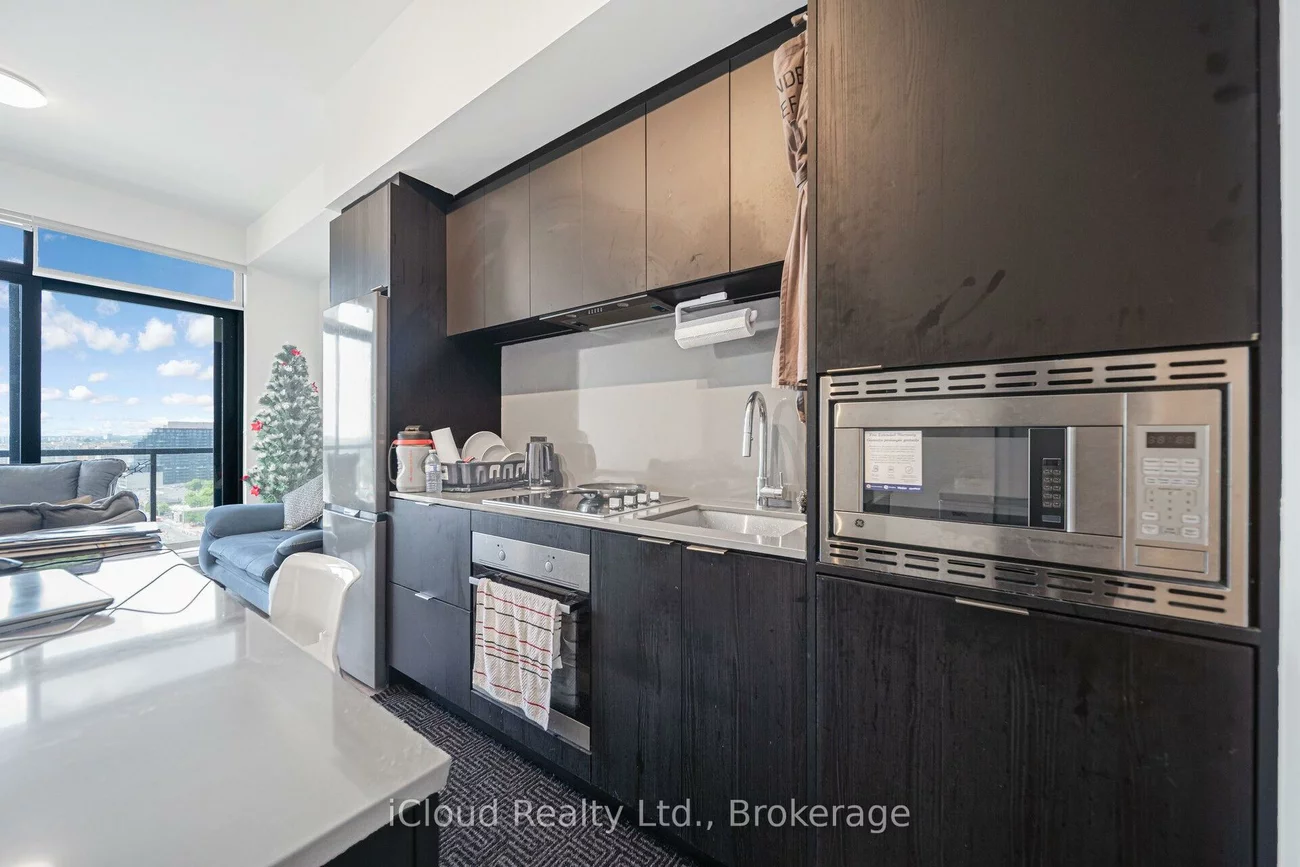 86, Dundas, Cooksville, Mississauga