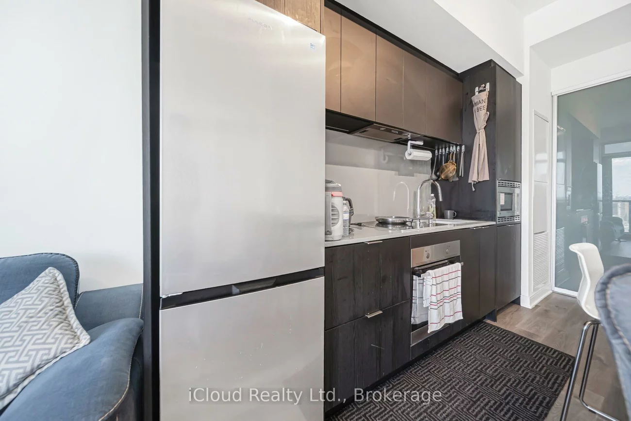 86, Dundas, Cooksville, Mississauga