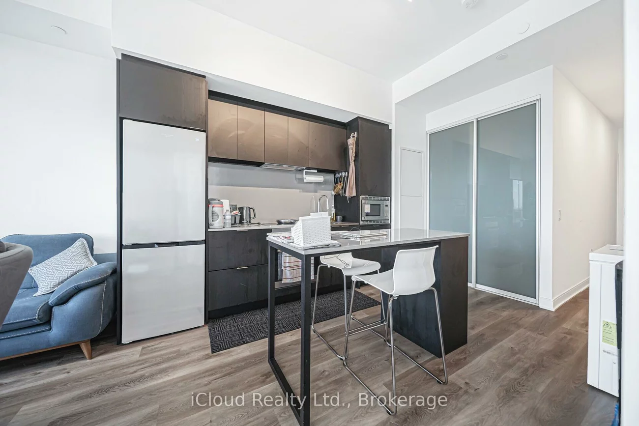 86, Dundas, Cooksville, Mississauga