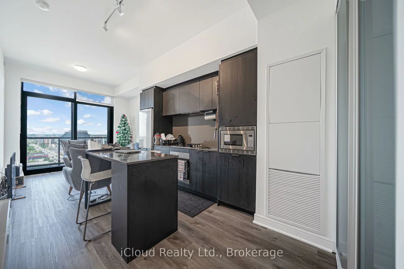 86, Dundas, Cooksville, Mississauga