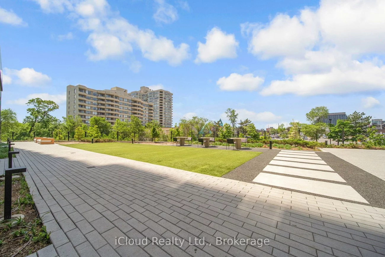 86, Dundas, Cooksville, Mississauga