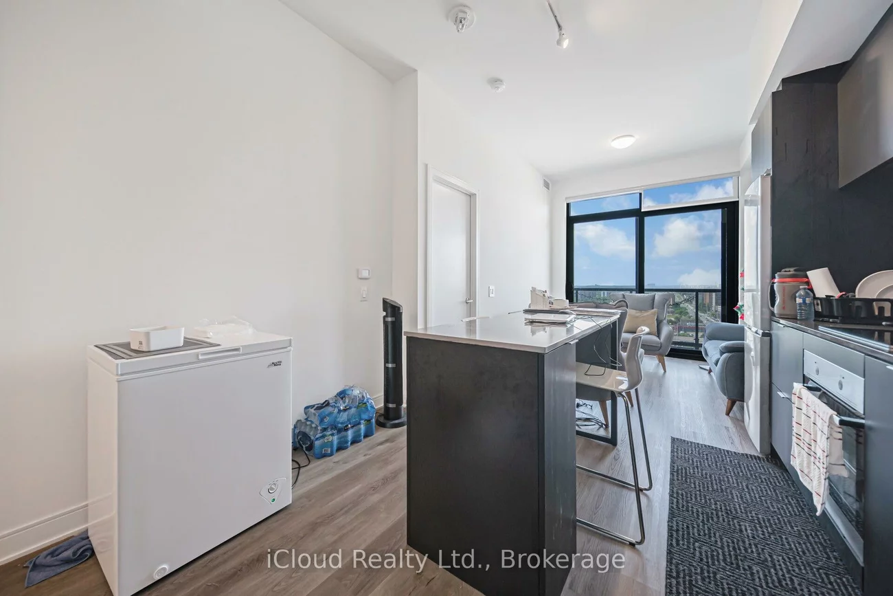 86, Dundas, Cooksville, Mississauga