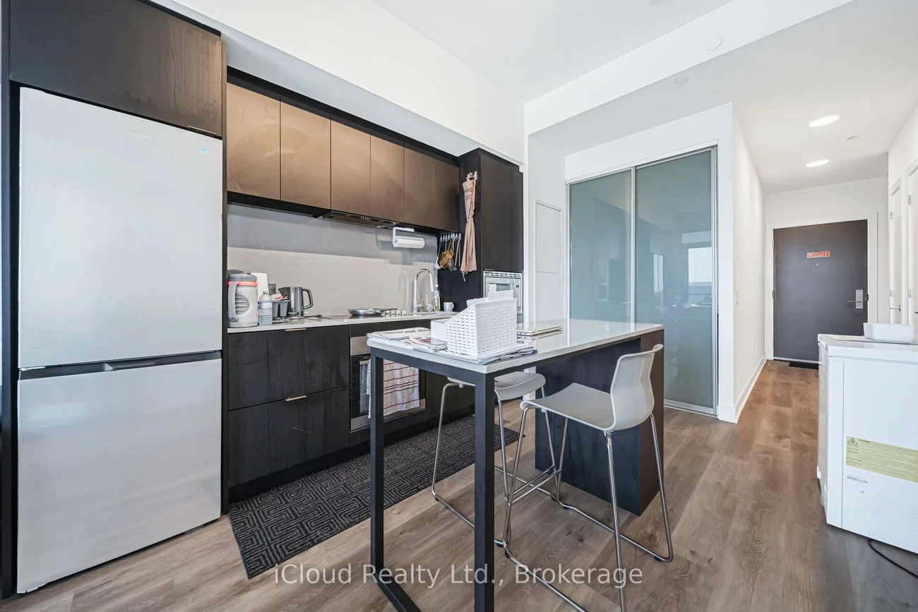 86, Dundas, Cooksville, Mississauga