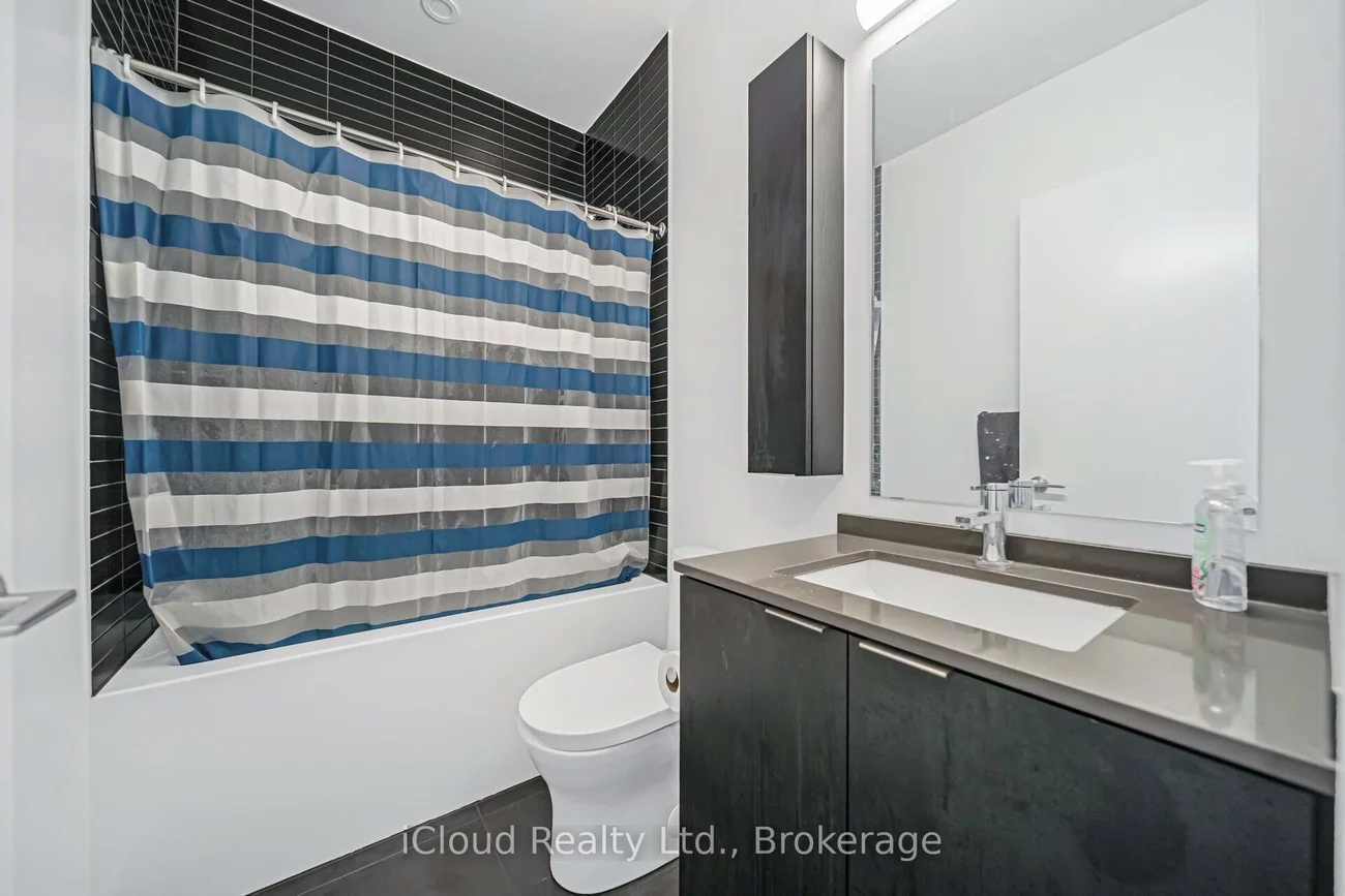 86, Dundas, Cooksville, Mississauga