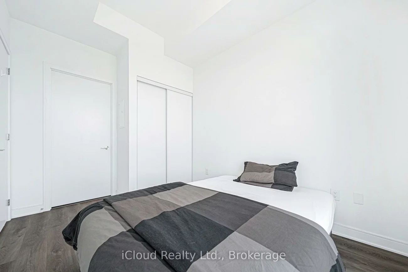 86, Dundas, Cooksville, Mississauga