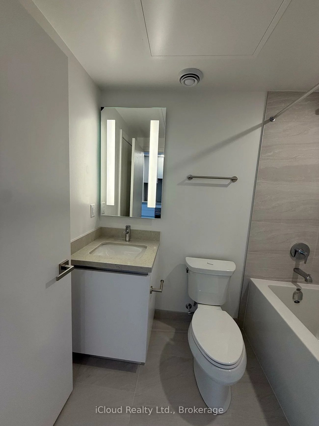 4015, The Exchange, City Centre, Mississauga