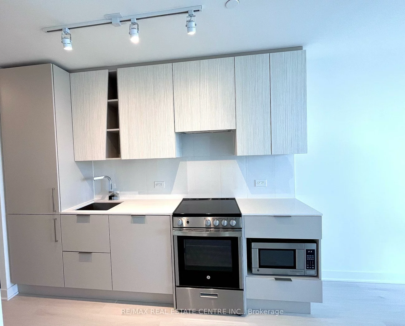 3900, confederation, City Centre, Mississauga