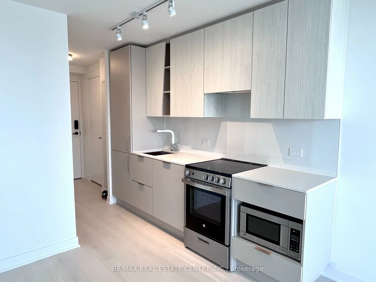 3900, confederation, City Centre, Mississauga