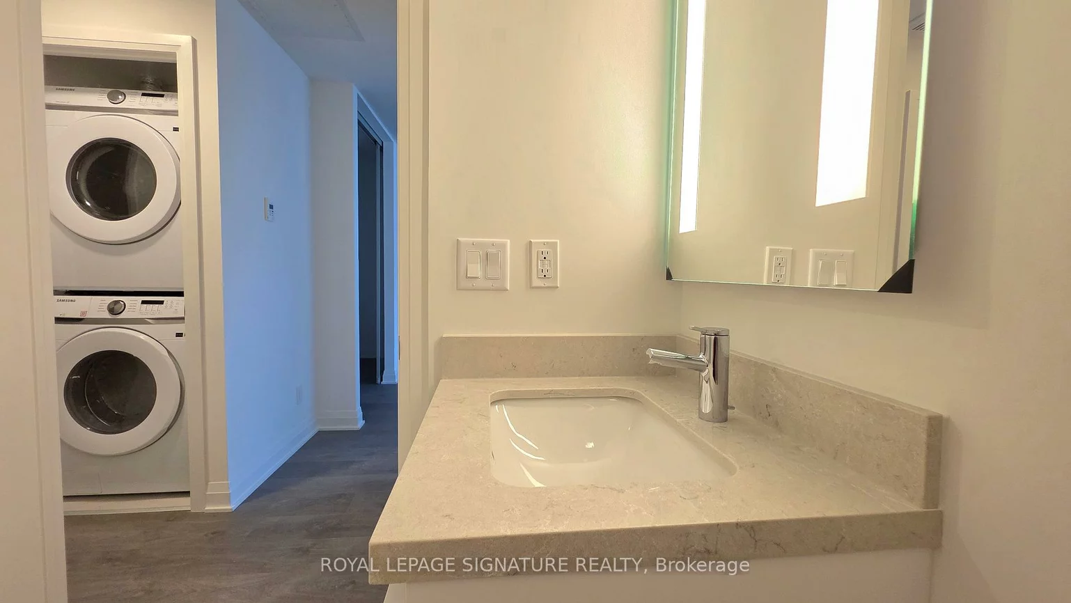 4015, The Exchange, City Centre, Mississauga