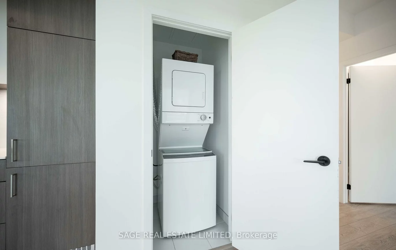 215, Lakeshore, Port Credit, Mississauga