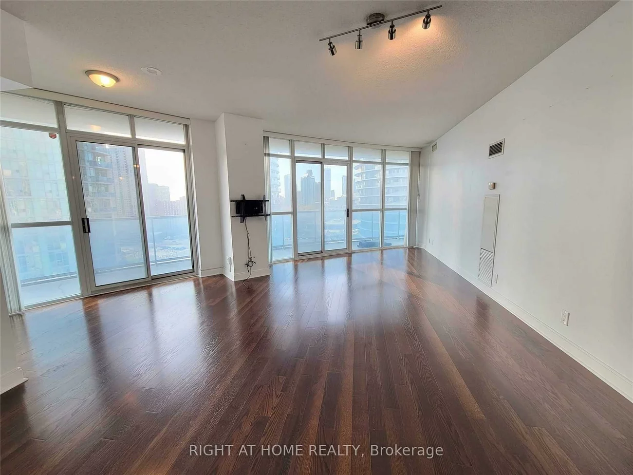 80, Absolute, City Centre, Mississauga