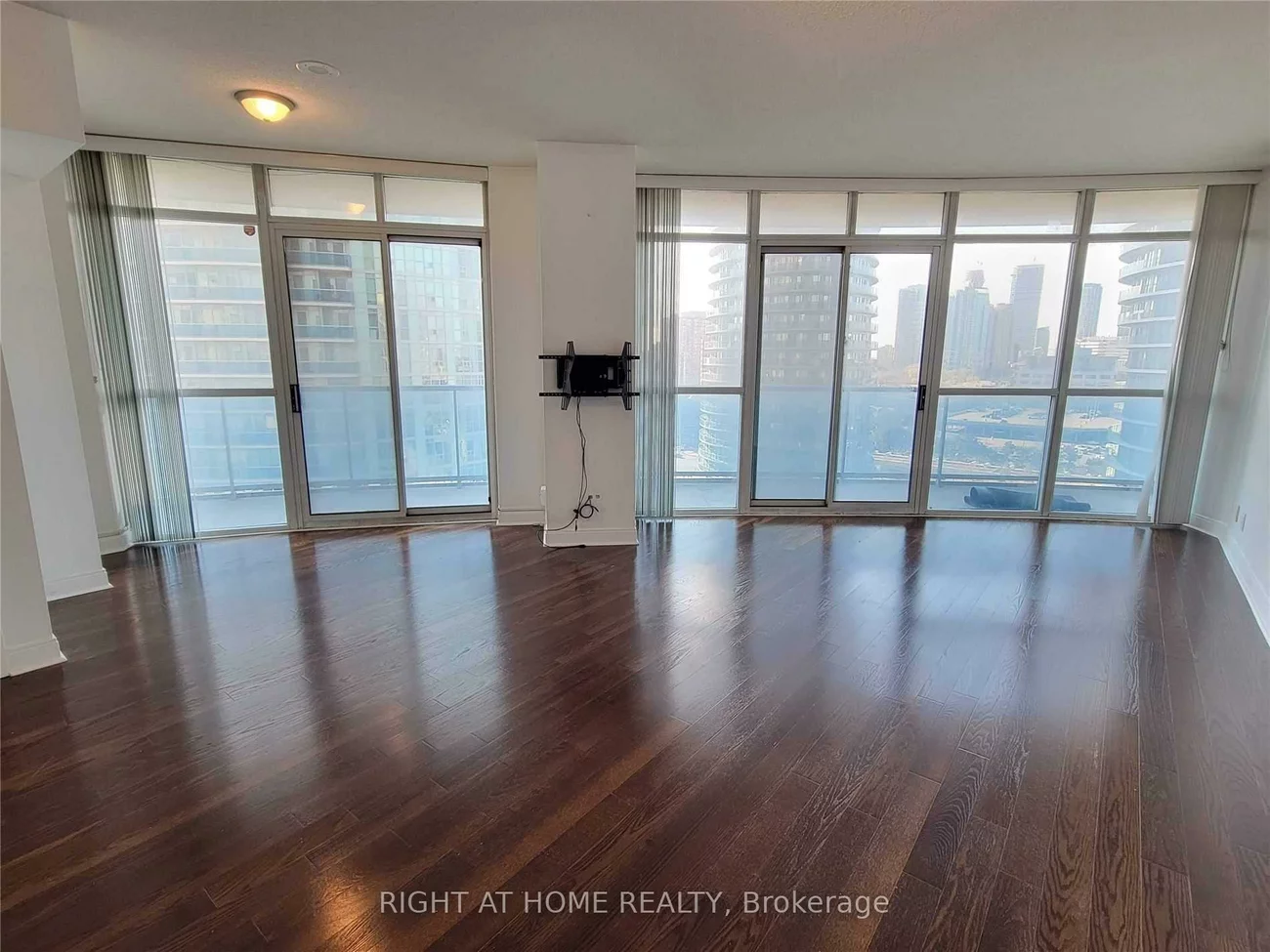 80, Absolute, City Centre, Mississauga