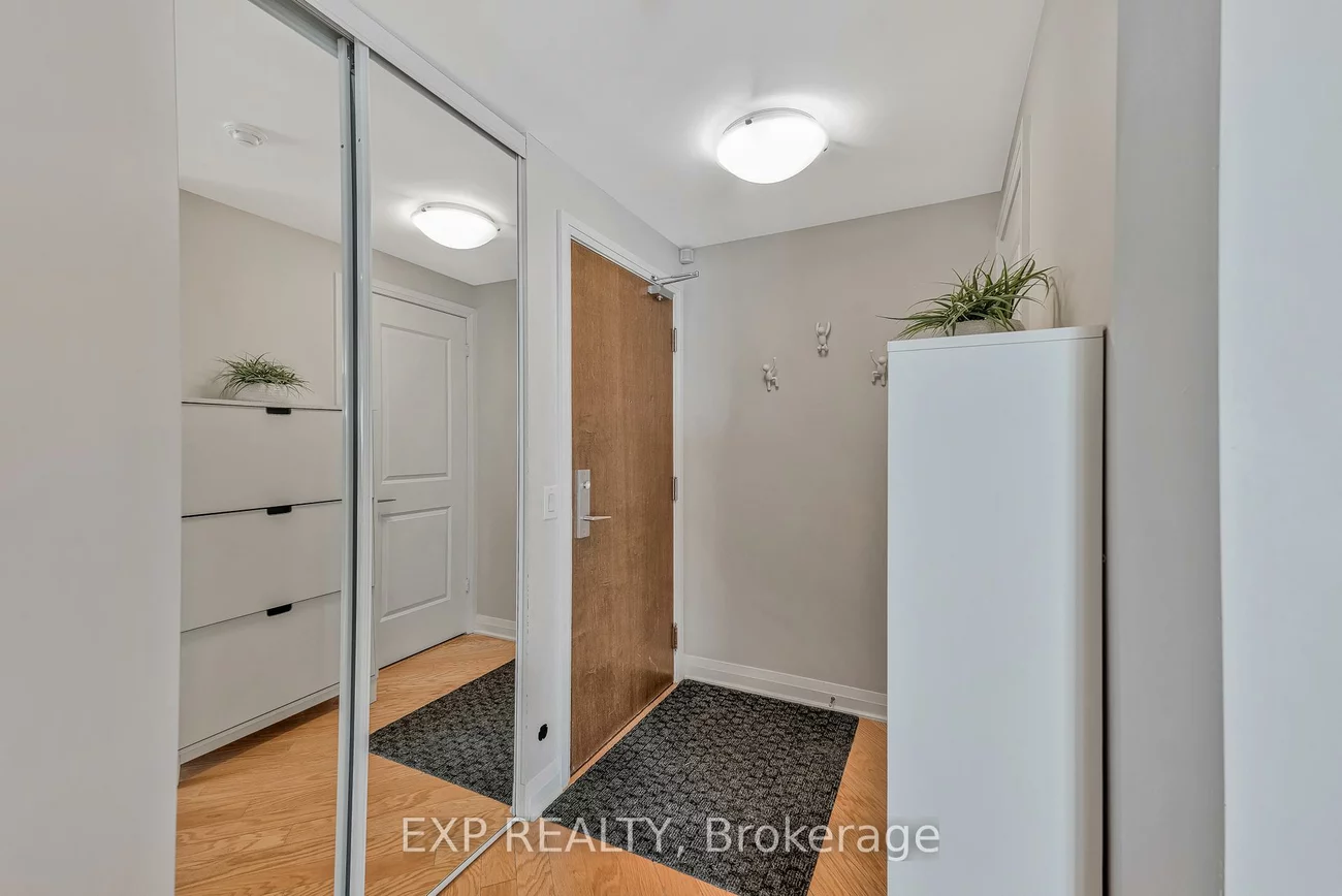 1055, Southdown, Clarkson, Mississauga