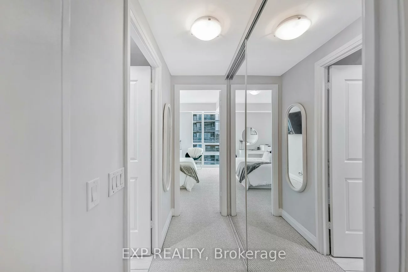 1055, Southdown, Clarkson, Mississauga