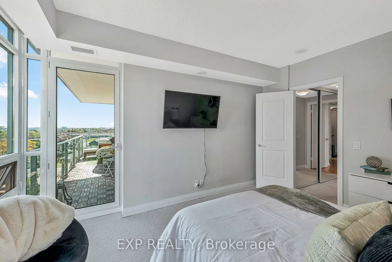 1055, Southdown, Clarkson, Mississauga