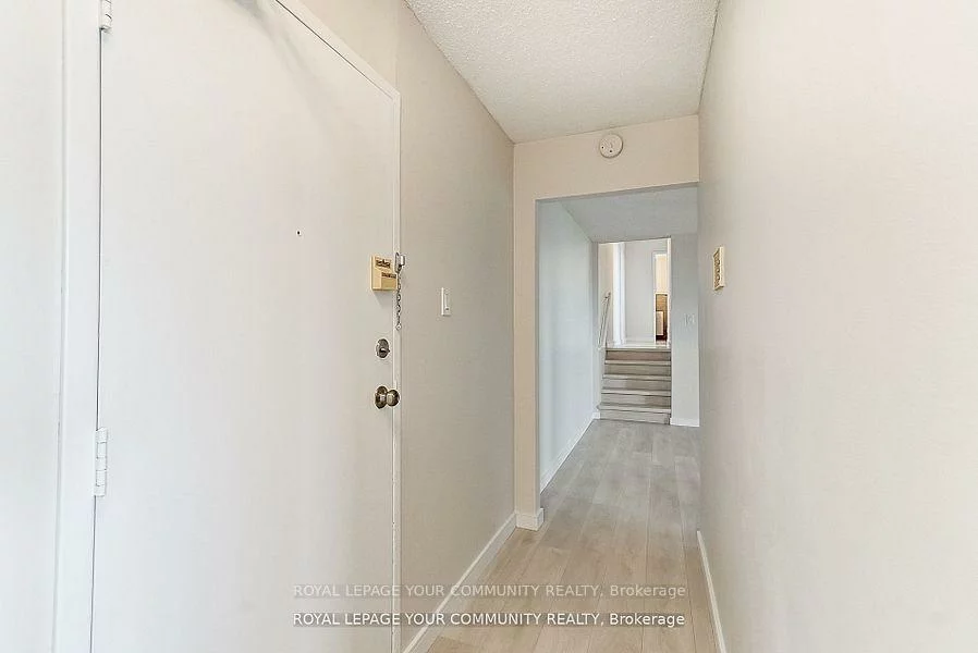 530, Lolita, Mississauga Valleys, Mississauga