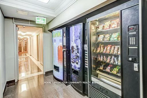 530, Lolita, Mississauga Valleys, Mississauga