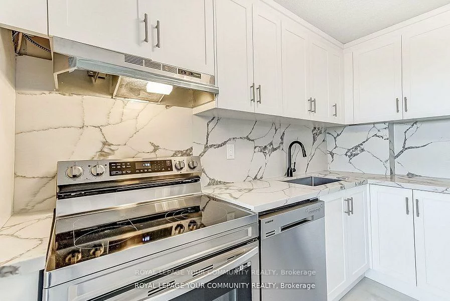 530, Lolita, Mississauga Valleys, Mississauga