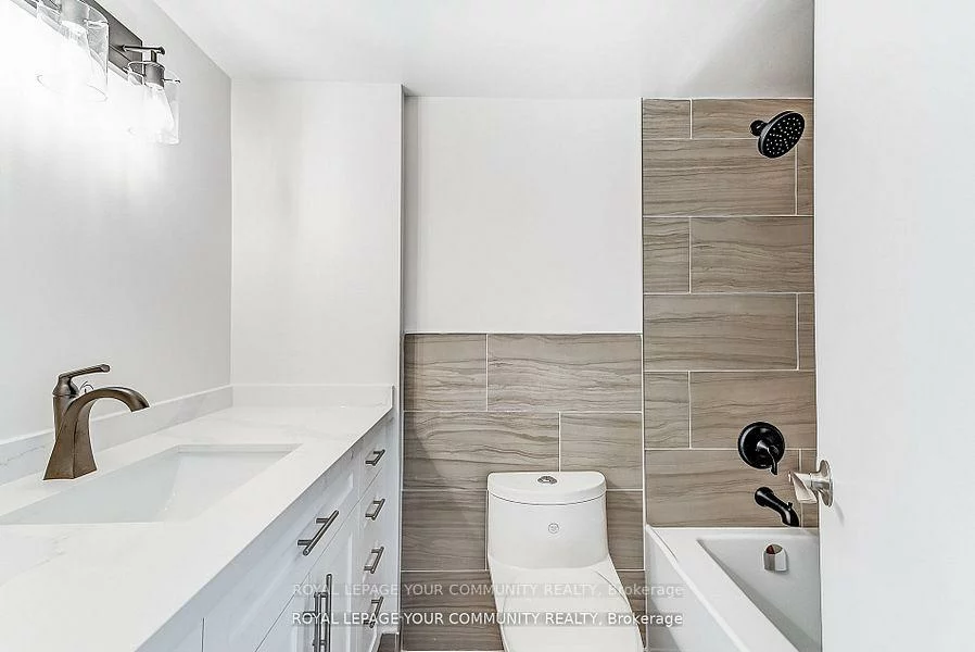 530, Lolita, Mississauga Valleys, Mississauga