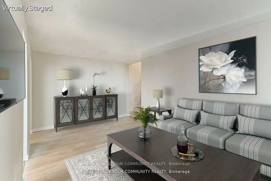 530, Lolita, Mississauga Valleys, Mississauga