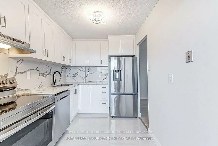 530, Lolita, Mississauga Valleys, Mississauga