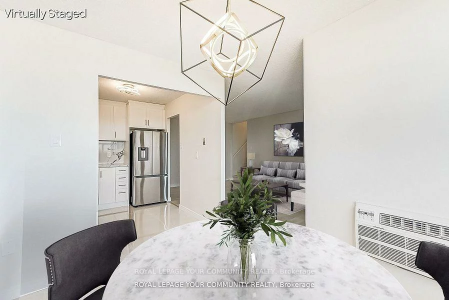 530, Lolita, Mississauga Valleys, Mississauga