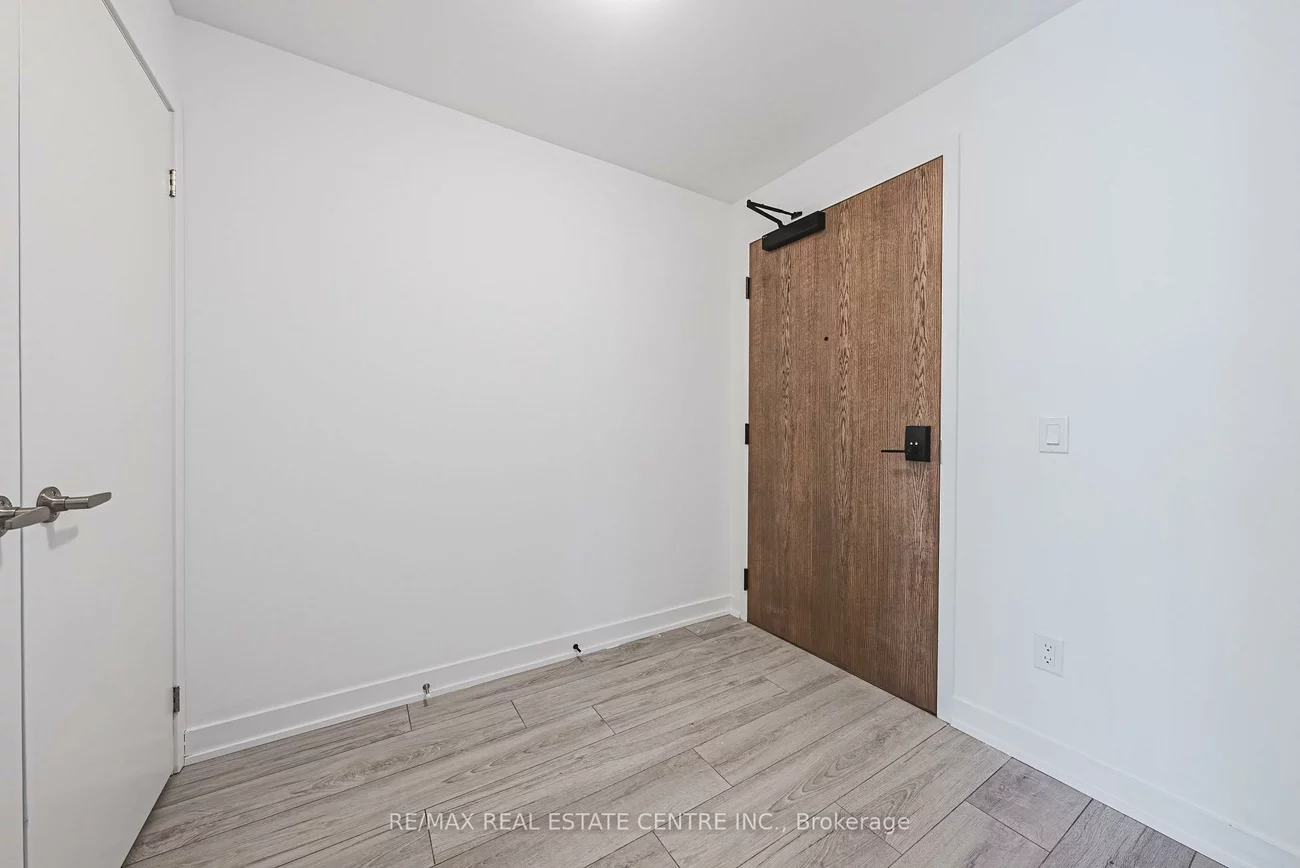 1035, Southdown, Clarkson, Mississauga