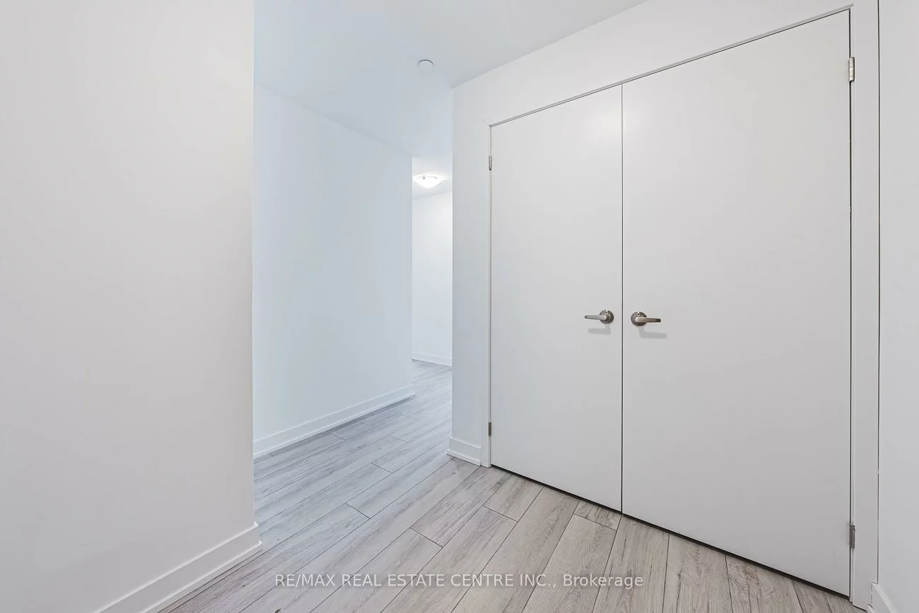 1035, Southdown, Clarkson, Mississauga