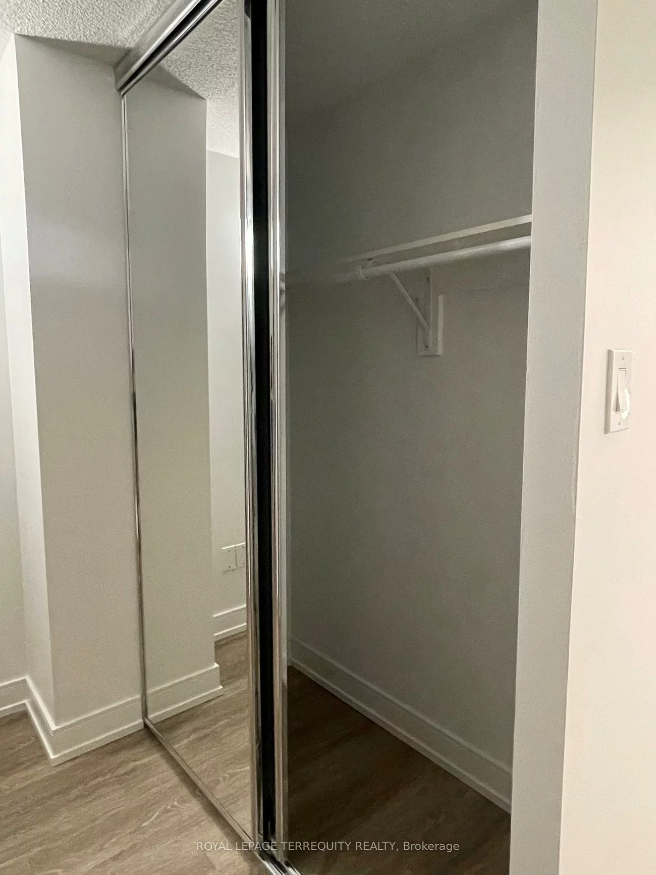 2091, Hurontario, Cooksville, Mississauga