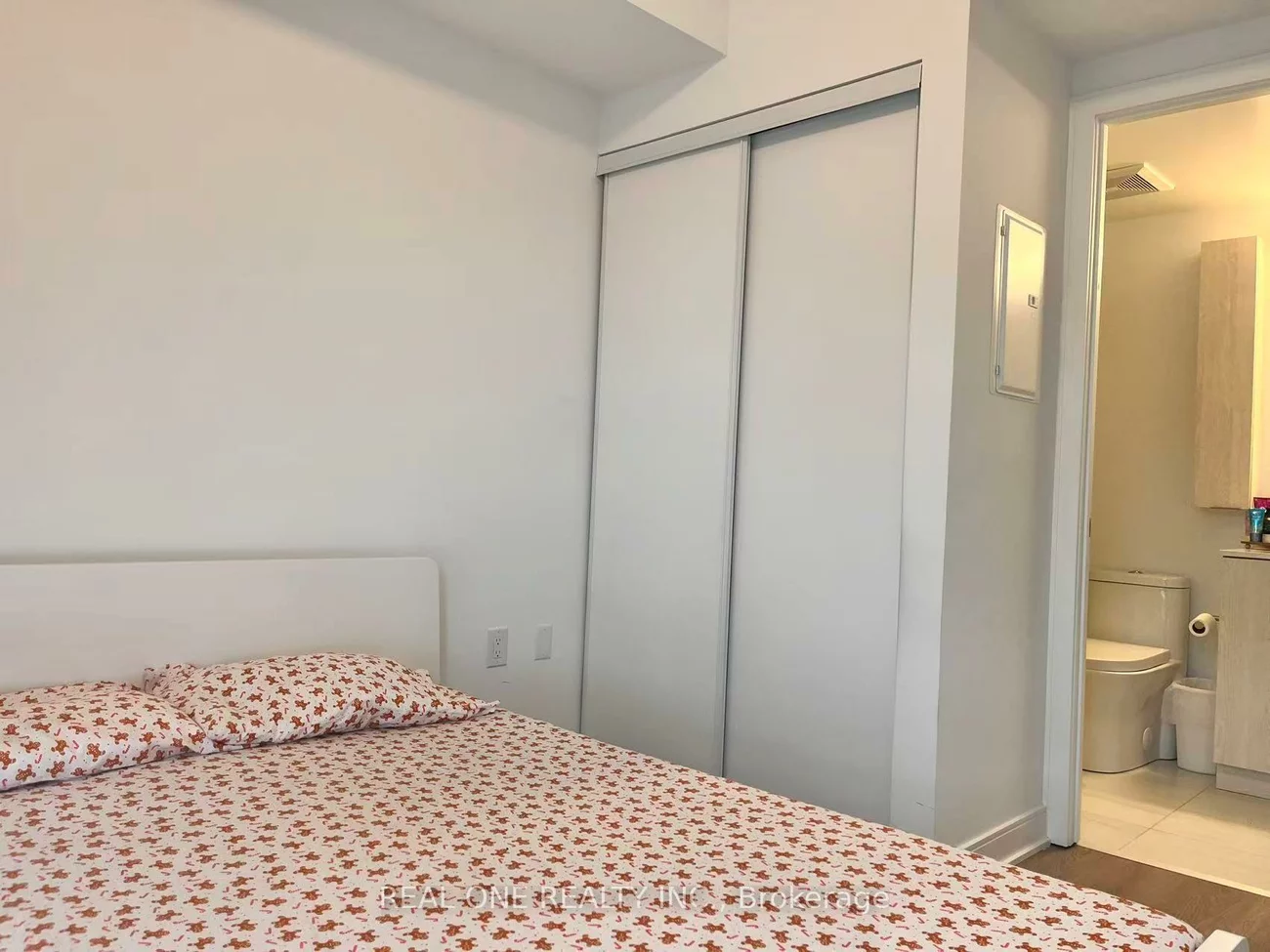 86, Dundas, Cooksville, Mississauga