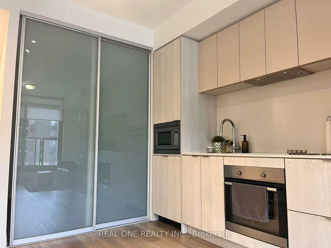 86, Dundas, Cooksville, Mississauga