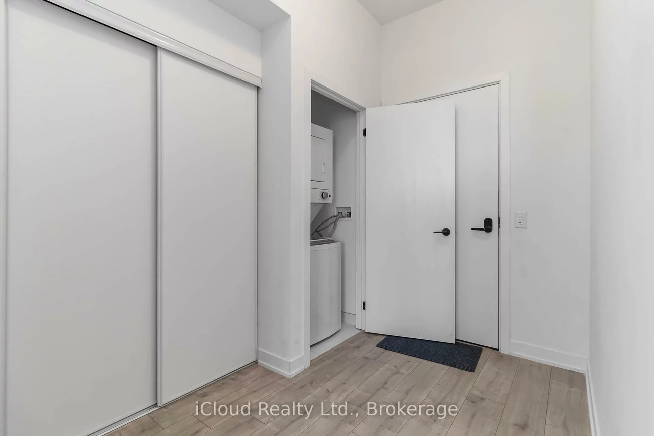 220, Missinnihe, Port Credit, Mississauga