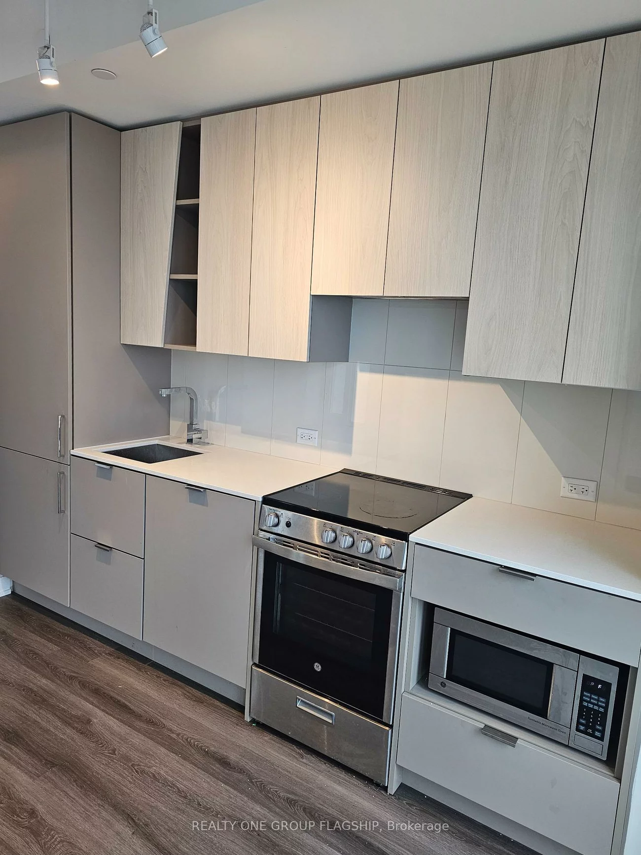 3883, Quartz, City Centre, Mississauga