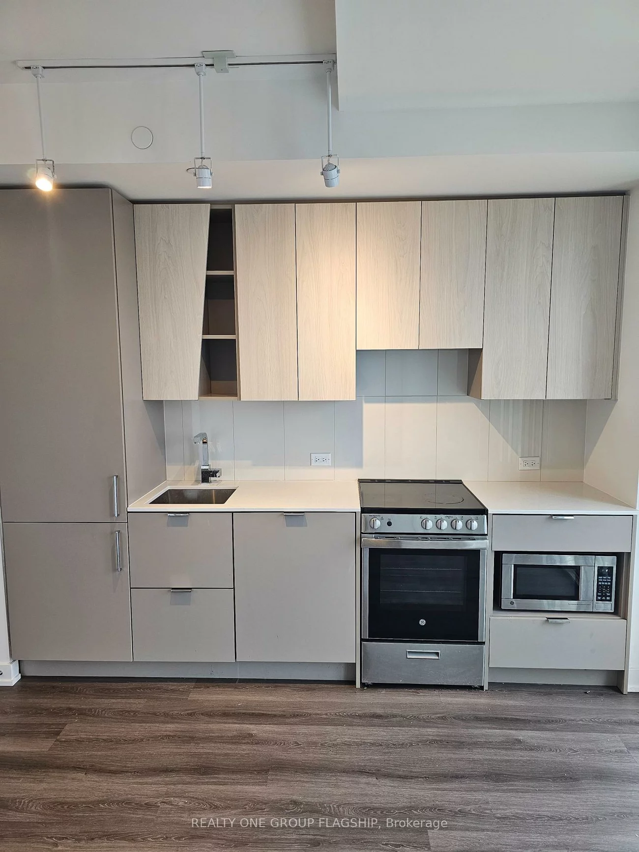 3883, Quartz, City Centre, Mississauga