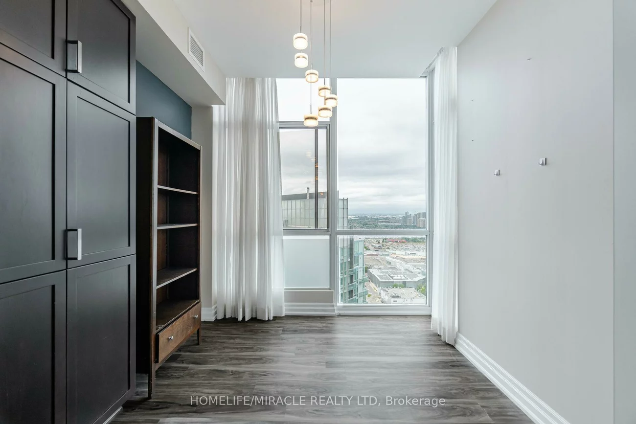 225, Webb, City Centre, Mississauga