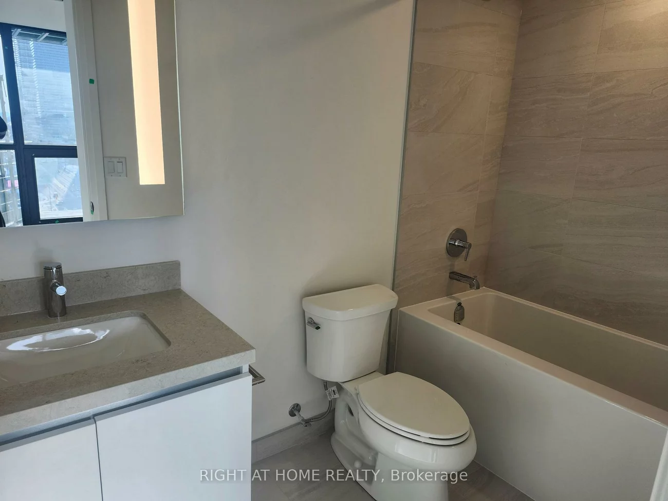 4015, The Exchange, City Centre, Mississauga