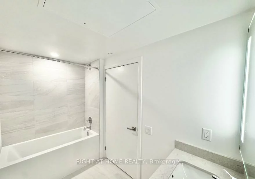 4015, The Exchange, City Centre, Mississauga