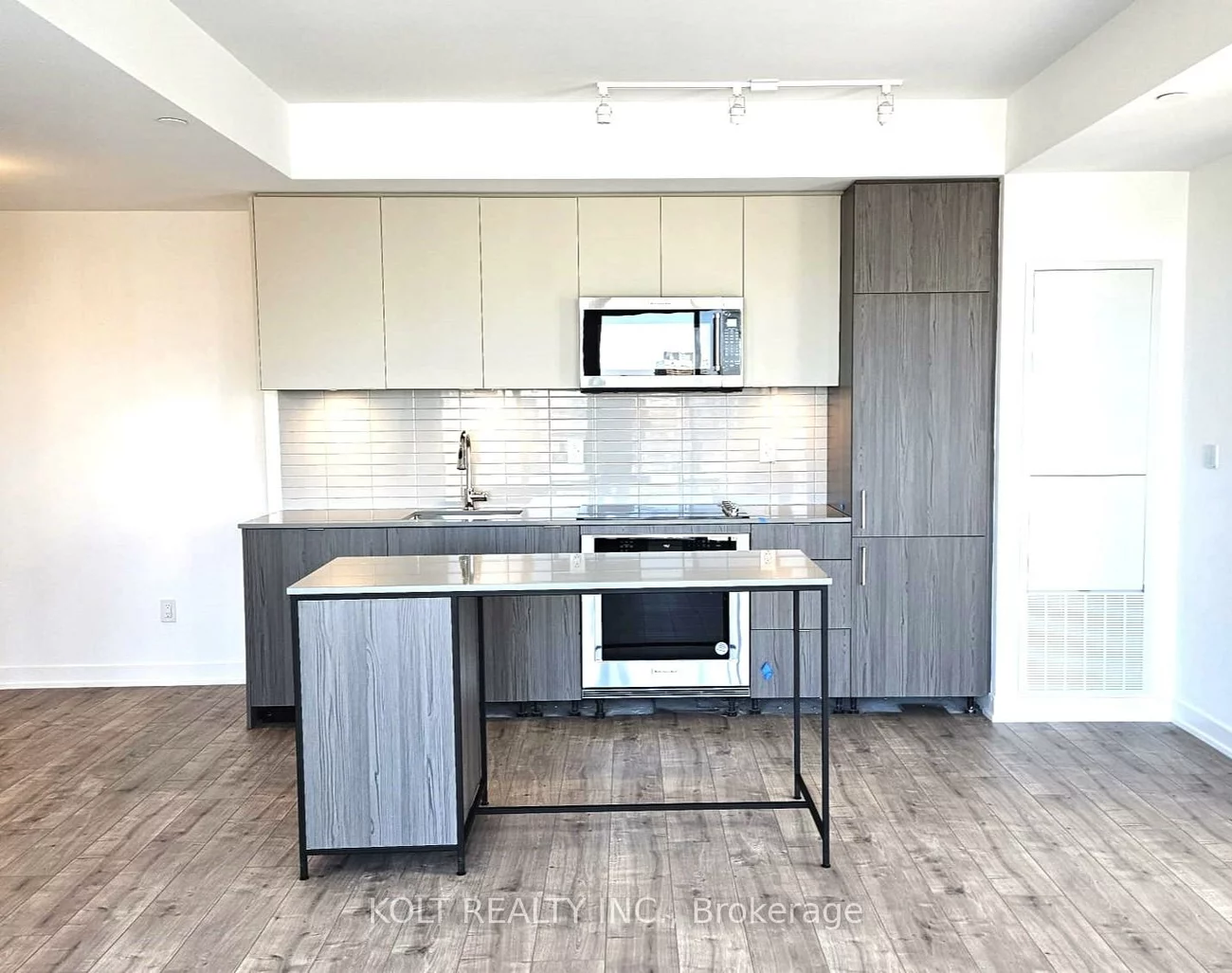 220, Missinnihe, Port Credit, Mississauga