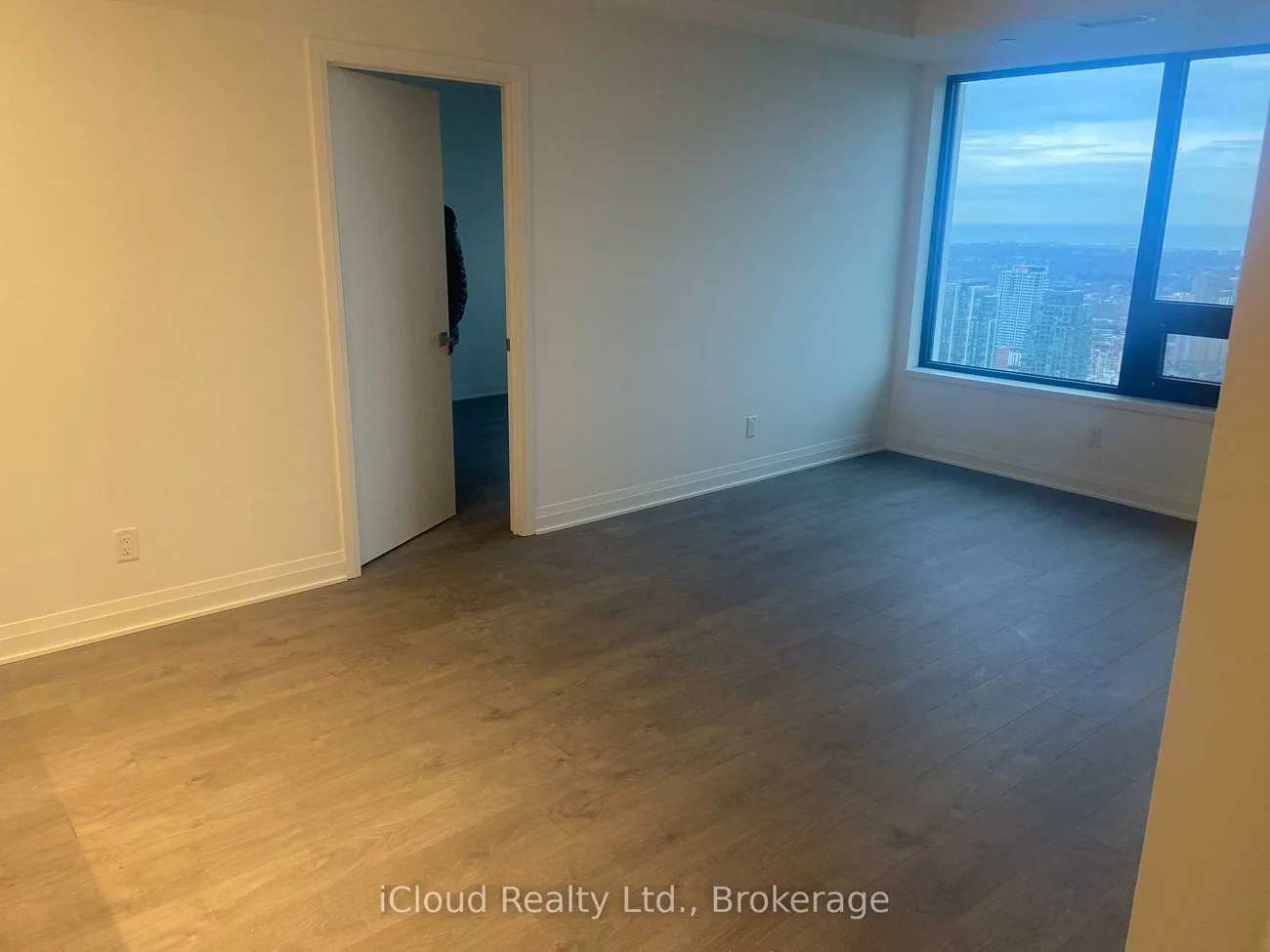 4015, The Exchange, City Centre, Mississauga