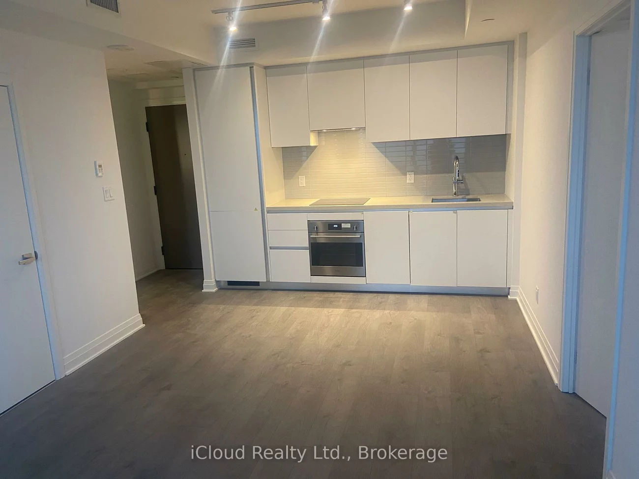 4015, The Exchange, City Centre, Mississauga