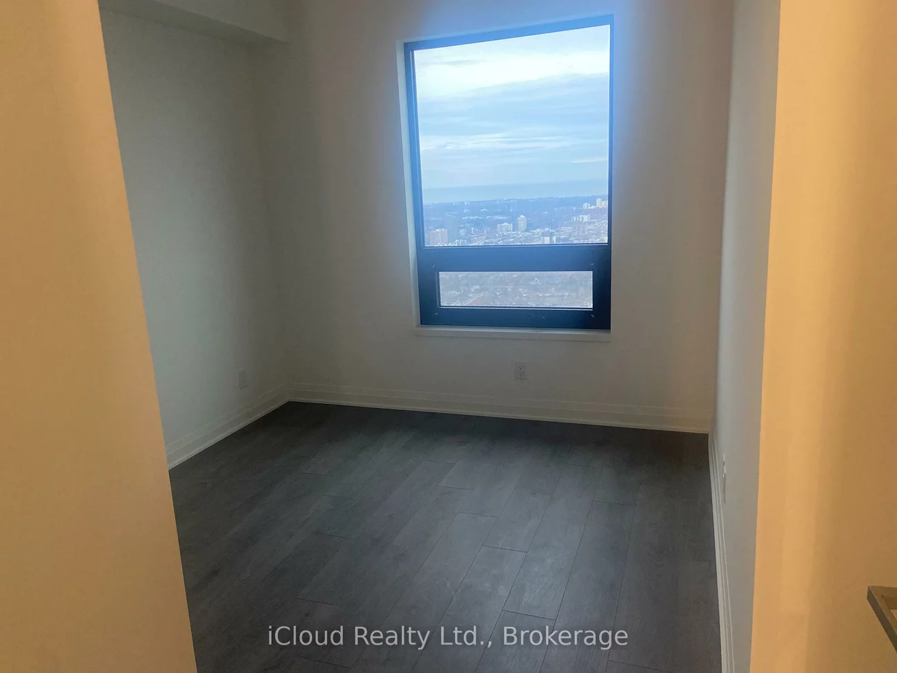 4015, The Exchange, City Centre, Mississauga