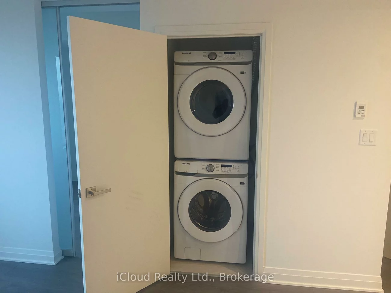 4015, The Exchange, City Centre, Mississauga