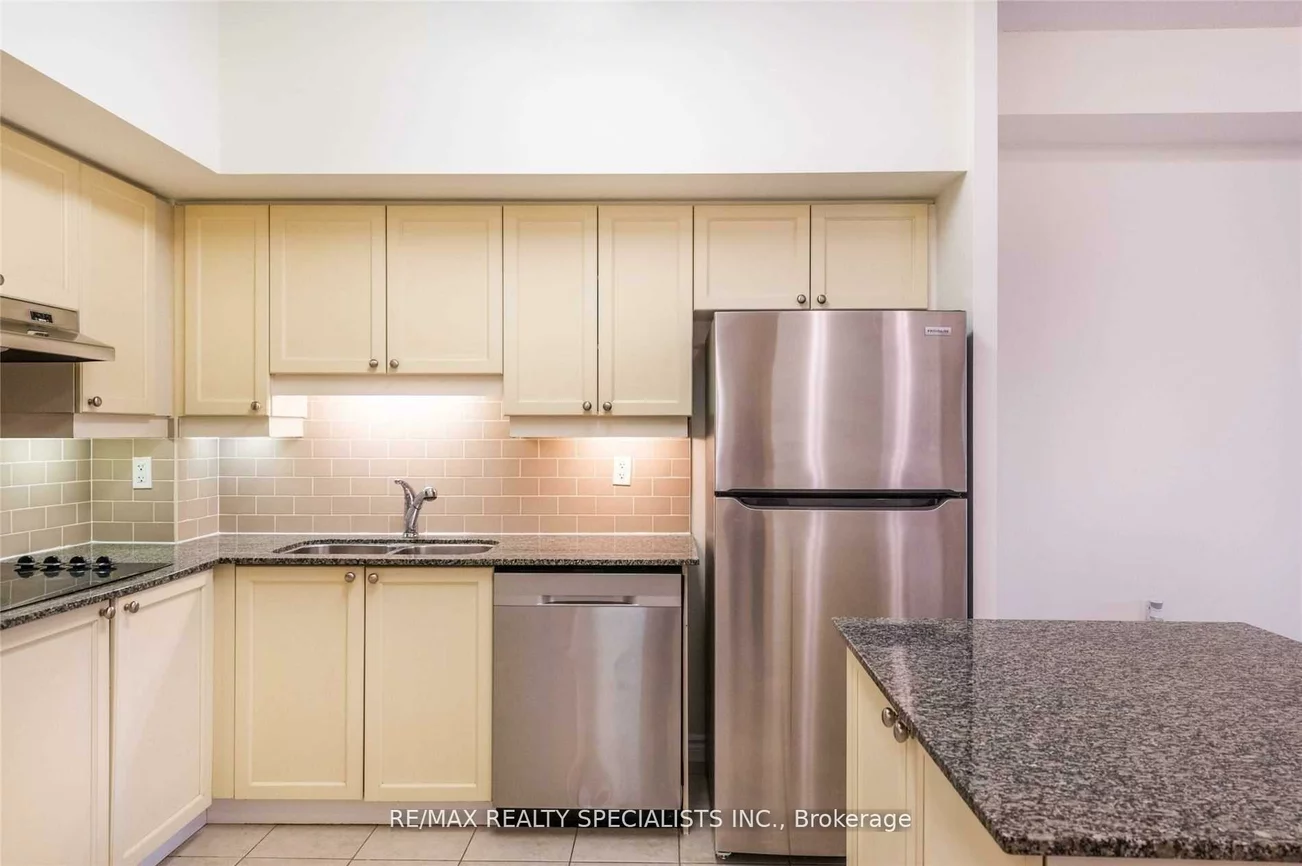 810, Scollard, East Credit, Mississauga