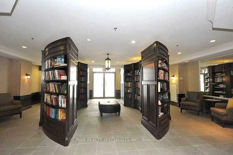 810, Scollard, East Credit, Mississauga