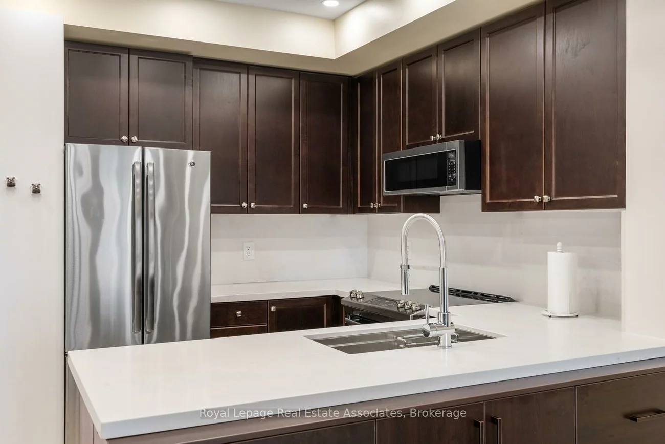 570, Lolita, Mississauga Valleys, Mississauga