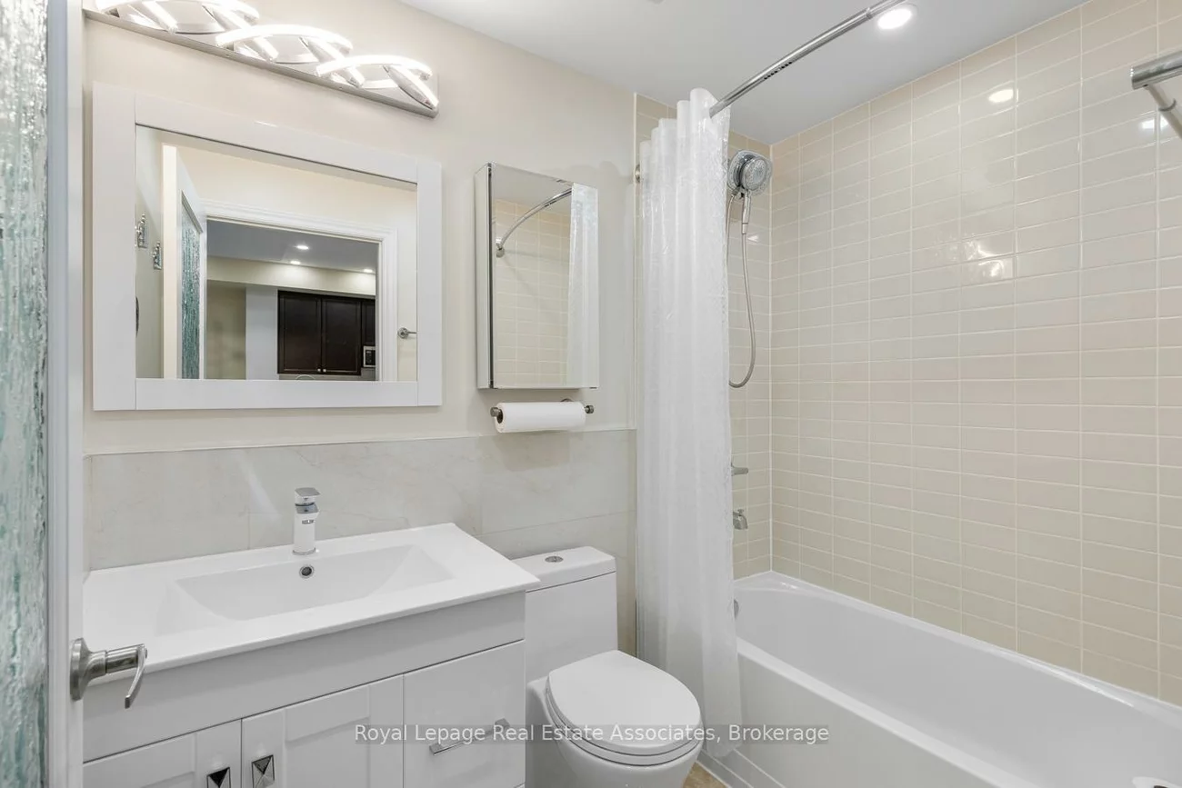 570, Lolita, Mississauga Valleys, Mississauga