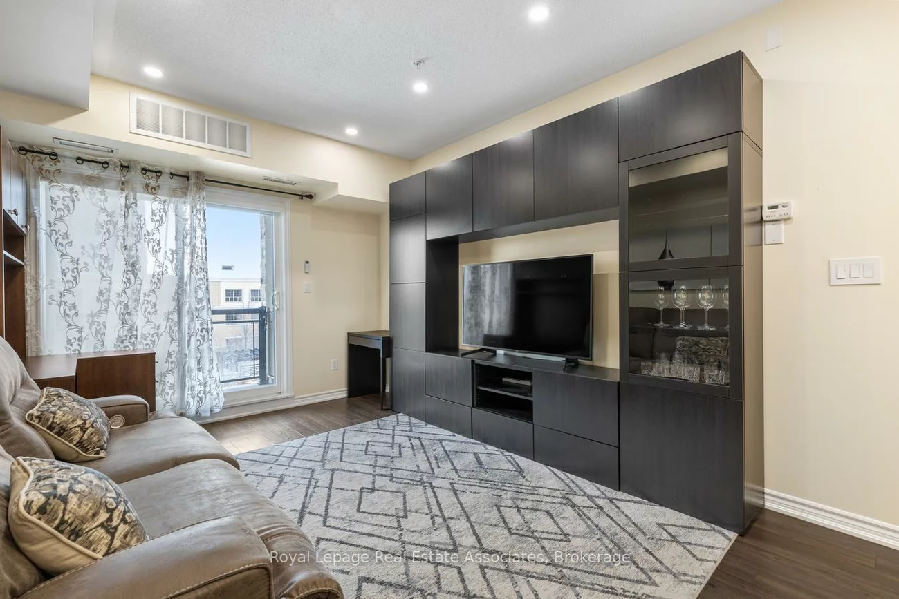 570, Lolita, Mississauga Valleys, Mississauga